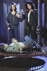 Charmed – S01E19 – Out of Sight