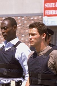The Wire – S01E12 – Cleaning Up