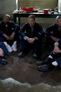 Prison Break – S01E13 – End of the Tunnel