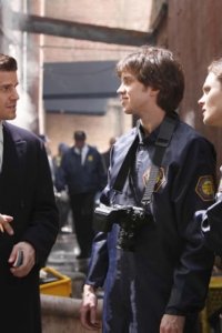 Bones – S01E12 – The Superhero in the Alley