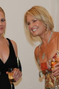 In Plain Sight – S01E05 – Who Shot Jay Arnstein?