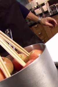Good Eats – S14E10 – All Hallows Eats
