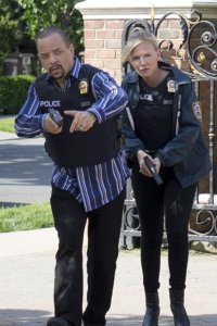 Law & Order: Special Victims Unit – S16E01 – Girls Disappeared