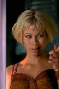Cleopatra 2525 – S01E03 – Flying Lessons
