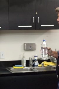 Curb Your Enthusiasm – S08E04 – The Smiley Face