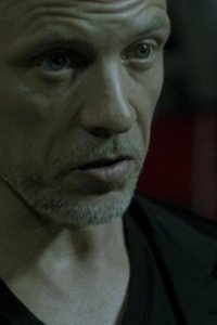 24 – S08E07 – Day 8: 10:00 p.m.-11:00 p.m.