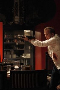 24 – S08E08 – Day 8: 11:00 p.m.-12:00 a.m.