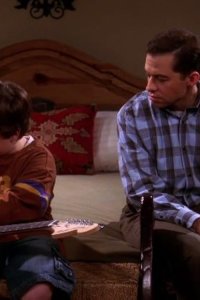 Two and a Half Men – S01E20 – Hey, I Can Pee Outside in the Dark
