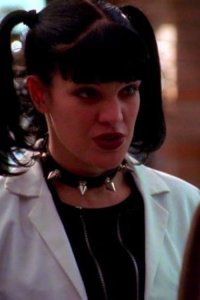 NCIS – S01E17 – The Truth Is Out There