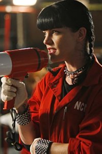 NCIS – S07E20 – Moonlighting