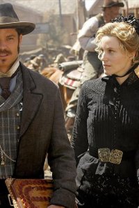 Deadwood – S03E01 – Tell Your God to Ready for Blood