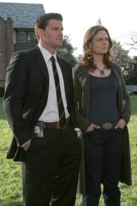 Bones – S01E13 – The Woman in the Garden