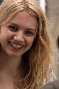 Skins – S01E02 – Cassie