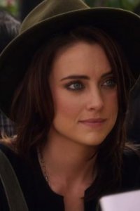 90210 – S05E09 – The Things We Do for Love