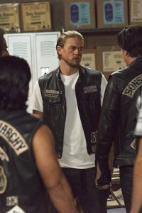 Sons of Anarchy – S07E11 – Suits of Woe
