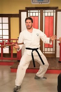 Parks and Recreation – S07E10 – The Johnny Karate Super Awesome Musical Explosion Show