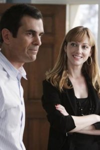 Modern Family – S01E17 – Truth Be Told
