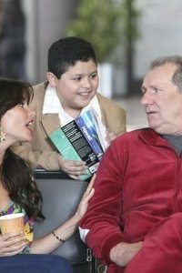 Modern Family – S01E22 – Airport 2010