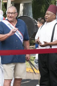 Modern Family – S10E01 – I Love a Parade