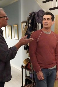 Modern Family – S11E15 – Baby Steps