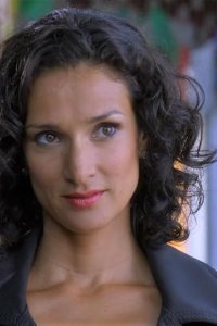 Human Target – S02E01 – Ilsa Pucci