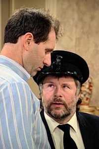 Married… with Children – S06E25 – England Show II: Wastin’ the Company’s Money