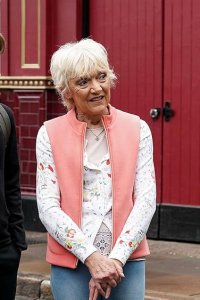 EastEnders – S2025E100 – Episode #1.7141