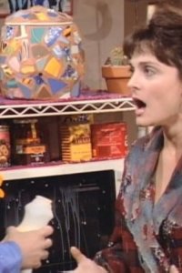 Ellen – S01E07 – The Go-Between
