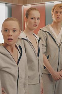 Find Me in Paris – S01E02 – Welcome to the Blok
