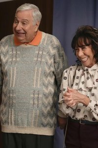 The Goldbergs – S10E05 – Uncle-ing