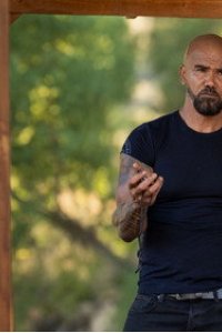S.W.A.T. Exiles Season 1 Episode 1