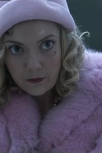 Les petits meurtres d’Agatha Christie – S01E02 – Am stram gram