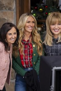 Finding Mr. Christmas – S01E02 – Mr. December