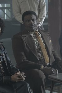 Duster – S01E06 – Meet by the Clothes