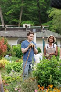 Grosse Pointe Garden Society – S01E01 – Pilot