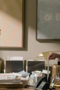 Suits LA – S01E02 – Old Man Hanrahan