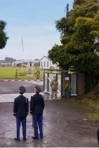Going Dutch – S01E01 – Pilot