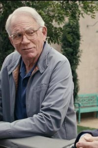 A Man on the Inside – S01E05 – Presents and Clear Danger
