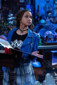 Wizards Beyond Waverly Place – S01E01 – Everything Is Not What It Seems