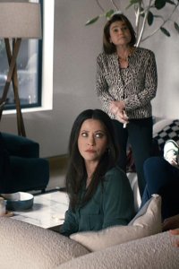 Nobody Wants This – S01E02 – A Shiksa Walks Into a Temple