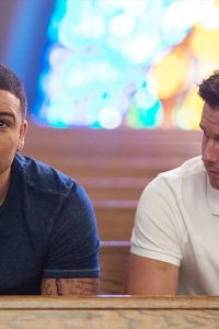 American Sports Story – S01E03 – Pray the Gay Away