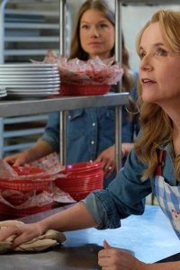 The Chicken Sisters – S02E01 – The Train Has Left the Station, Y’all!