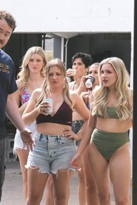 Tires – S01E05 – Bikini Car Wash