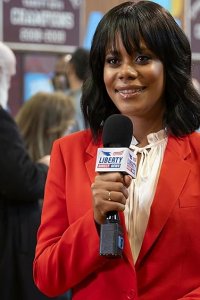 The Girls on the Bus – S01E02 – She’s with Her