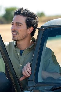 Population: 11 – S01E01 – Outback UFO Tours