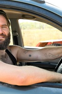 Population: 11 – S01E11 – Desert Pearls