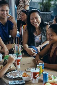 Expats – S01E05 – Central