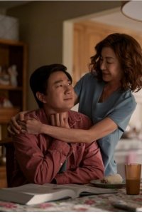 The Brothers Sun – S01E01 – Pilot