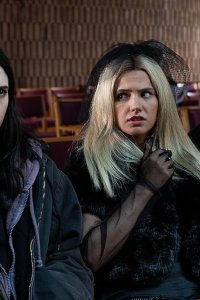 Such Brave Girls – S01E06 – Such Daddy’s Girls