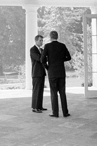 Kennedy – S01E08 – A Legacy (June 1963 – November 1963)